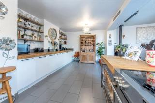 7-Bed with Pool & Gym - 8