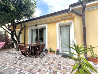 Villa Angelina Holiday Homes I Casa UG I Villa del 700 I Giardino I 4 ospiti I Mare 5 min I Parcheggio privato - 4