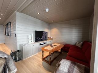 Large Balcony With Panoramic Mountain Views - 2