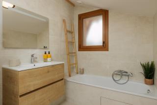 Chalet La Faon - central Morzine, sleeps 9 - 8