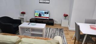 Modern 1-Bedroom Flat in SE18 10 mins to O2 - 1