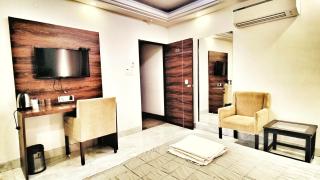 Hotel Aerocity Purple Orchid - 1