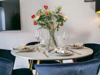 Stylish Retreat for Your Short Getaway - London - 1