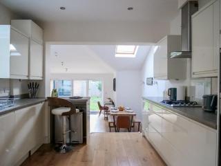 Charming Oasis with Garden - 9