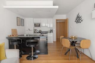 A modern two bedroom flat with private parking - 2