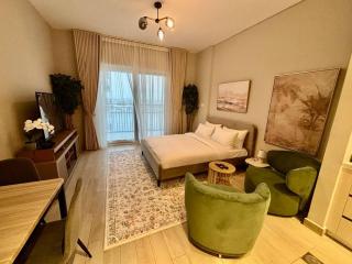 Relaxing Studio Canal & Pool View Yas Island - 2