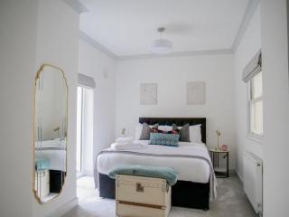 Super Spacious 3 Bedroom and 3 Bathroom Apartment - 7