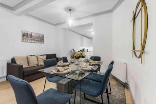 Super Spacious 3 Bedroom and 3 Bathroom Apartment - 5