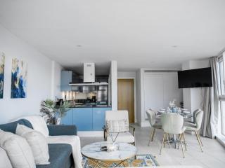 Luxury Riverside Retreat with Stunning Views - 3