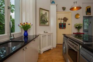 Urban Oasis Hideaway - 8