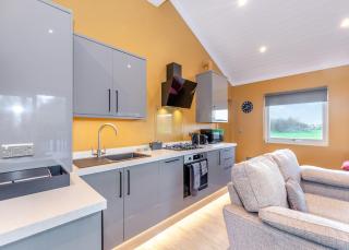 Snainton Luxury Lodges - 6