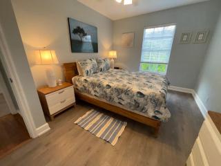 Tarpon - Spacious Updated W&D Full Kitchen 1.5 Mi to Beach - 2