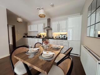 Stylish Urban Sanctuary with Parking - 4