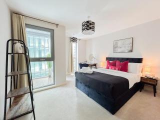 Stylish Urban Sanctuary with Parking - 7