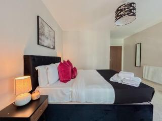 Stylish Urban Sanctuary with Parking - 6