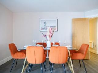 Stunning riverside apartment - 9