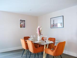 Stunning riverside apartment - 1