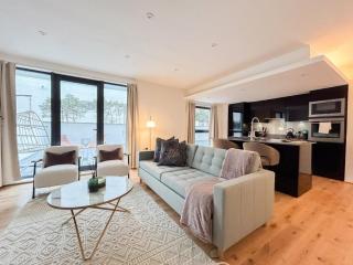 Stylish 2 bed apartment with large terrace - 0