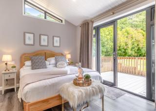 Charlesworth Lodges - 8