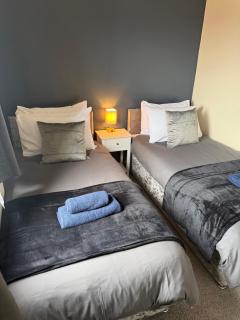 Eton Court Apartments - 5