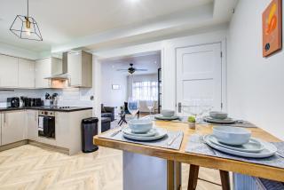 Spacious 3 Bedroom House - Near Heathrow, Slough, Pinewood - 2