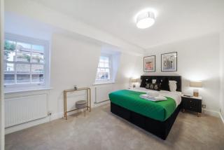 Generous 3-Bed Split-Level Apartment - 6