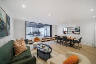 Generous 3-Bed Split-Level Apartment - 3