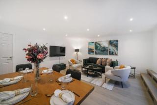 Generous 3-Bed Split-Level Apartment - 2