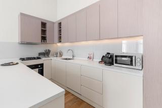 Sophisticated Apartment on the Famous Gloucester Road - 3