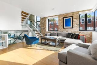 Sophisticated 4-Bedroom House - 8