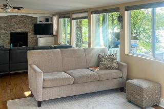 Four Seasons Lakehouse - 2