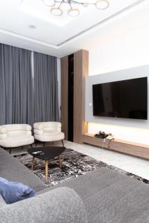 Luxury 3BR Apt w balcony view in Chevron, Lekki - 5