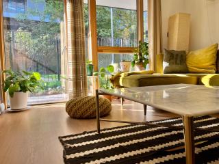 2Bed Apt in Vibrant Queens Park - 1