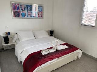 Piscine Intérieure chauffée Appartement Haut de villa - 7