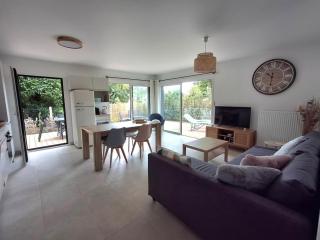 Le Flamboyant, central, plage & port - 2