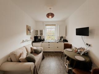 The Roman Kove Apartment Bath - 3