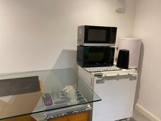 FABULOUS Self contained GARDEN STUDIO EGHAM - 3