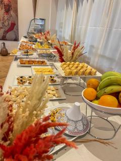 Intouriste Hotel & Suites - 3