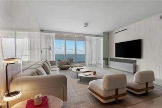 Upscale Sunny Isles Condo With Balcony - 9