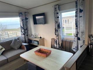 Cabin - Sleeps 4 - Pets Ok - Balcony - Parking - 4