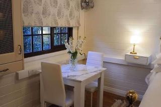 1 Bed Lodge - Southampton - Sleeps 2 - Parking - 1