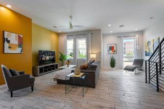 Spacious 4BR Home w Pool & Parking !!! - 9