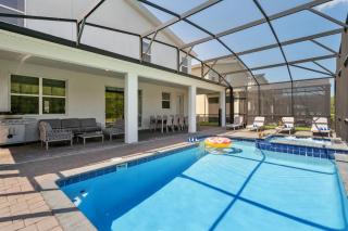Great 8 br villa w games theater pool by Disney - 2