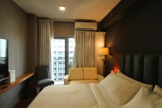 Premium King Studio with Pool at Fame Residences - 7