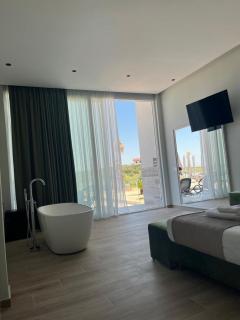 Lumeris lakeview Suites and SPA - 1