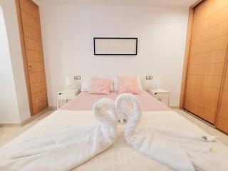 Adejeparadise25-B Duplex views and heatedpool - 0