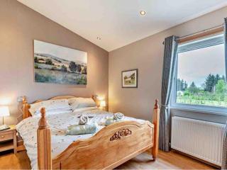 Drovers Lodge, farm retreat in rural Lanarkshire, family and pet friendly, onsite craft distillery, perfect location for exploring central Scotland - 8