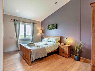 Drovers Lodge, farm retreat in rural Lanarkshire, family and pet friendly, onsite craft distillery, perfect location for exploring central Scotland - 4