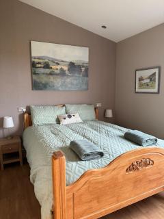 Drovers Lodge, farm retreat in rural Lanarkshire, family and pet friendly, onsite craft distillery, perfect location for exploring central Scotland - 3