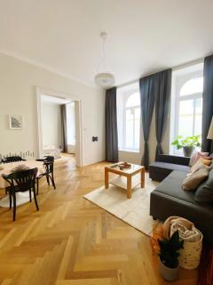 Bright ground-floor apartment near main station - Viena - 0